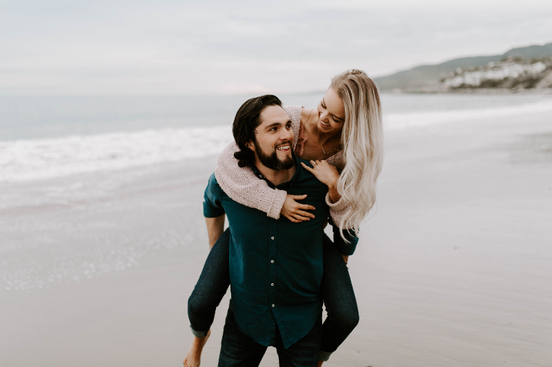 Beach engagement photos fun poses