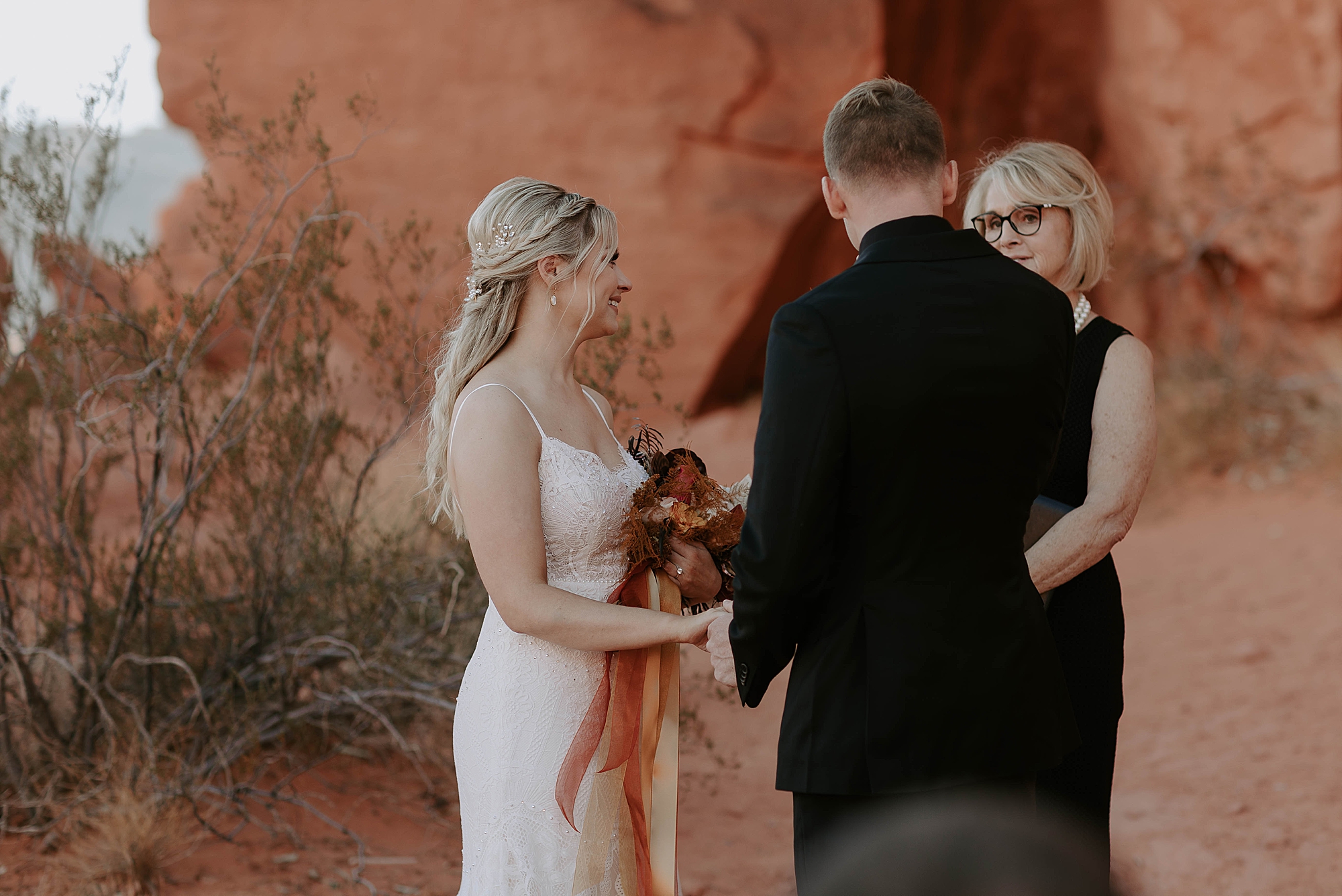Valley of Fire Wedding by Mariah Treiber Photography; Las Vegas elopements