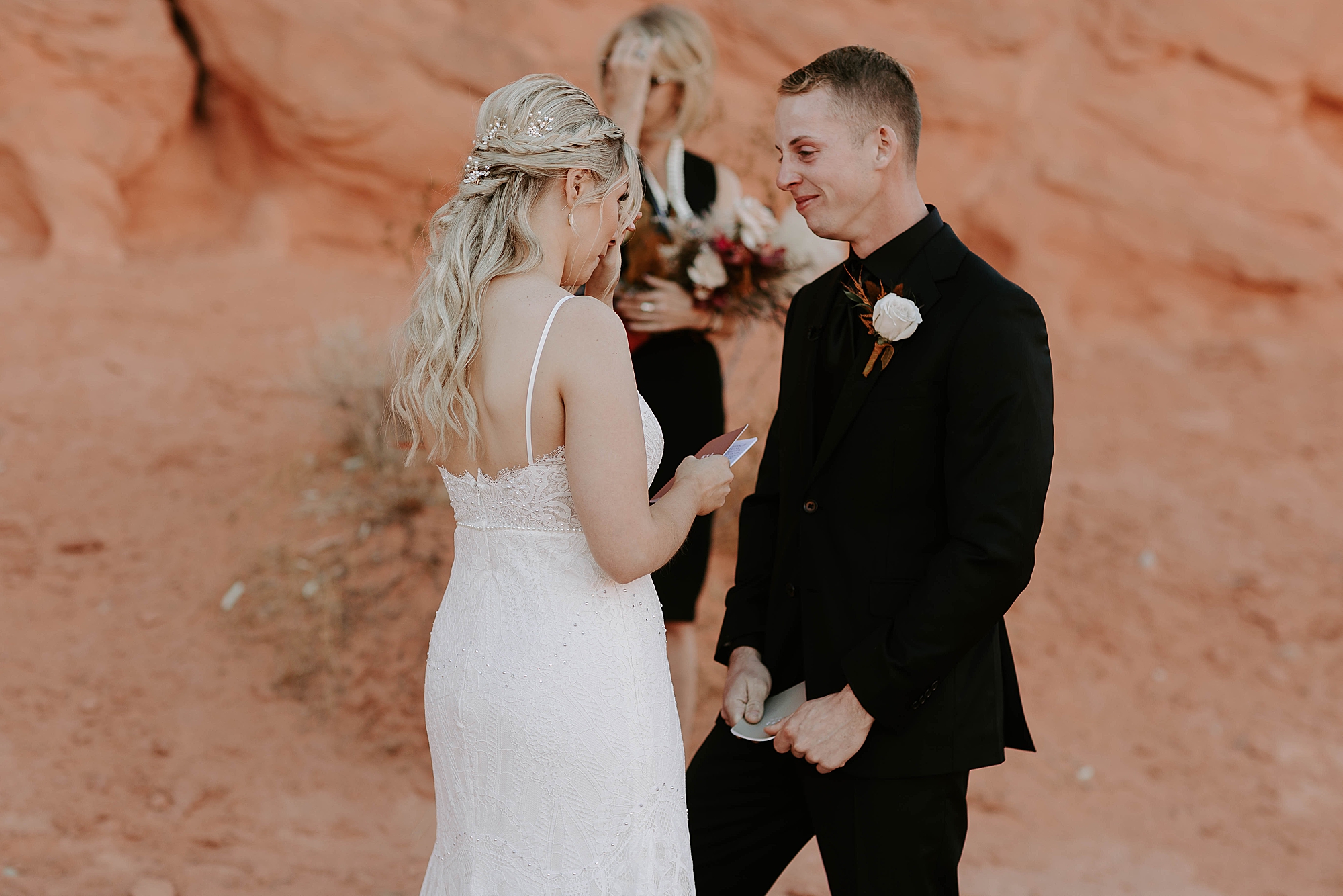 Valley of Fire Wedding by Mariah Treiber Photography; Las Vegas elopements
