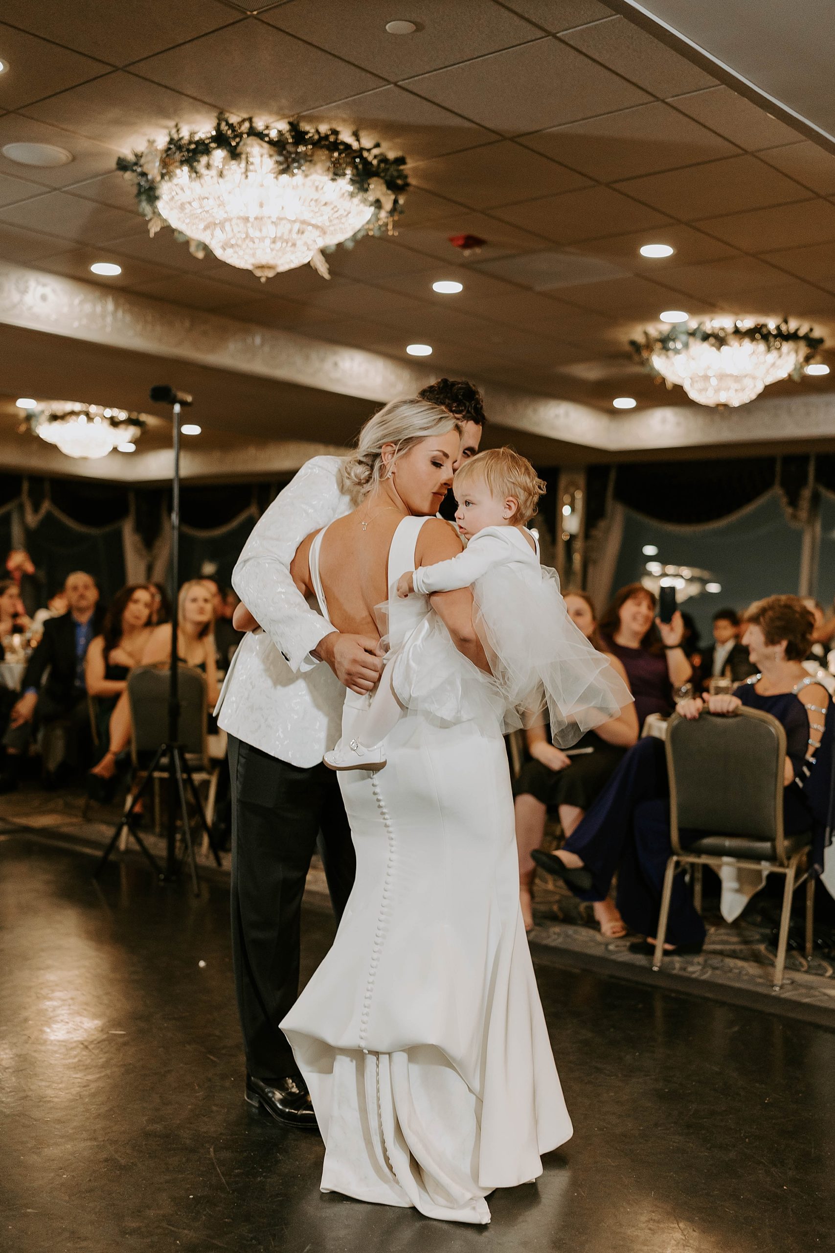 Le Mont Restaurant Pittsburgh; LeMont wedding; Lemont wedding reception; 5-star Pittsburgh restaurant; Mariah Treiber Photography