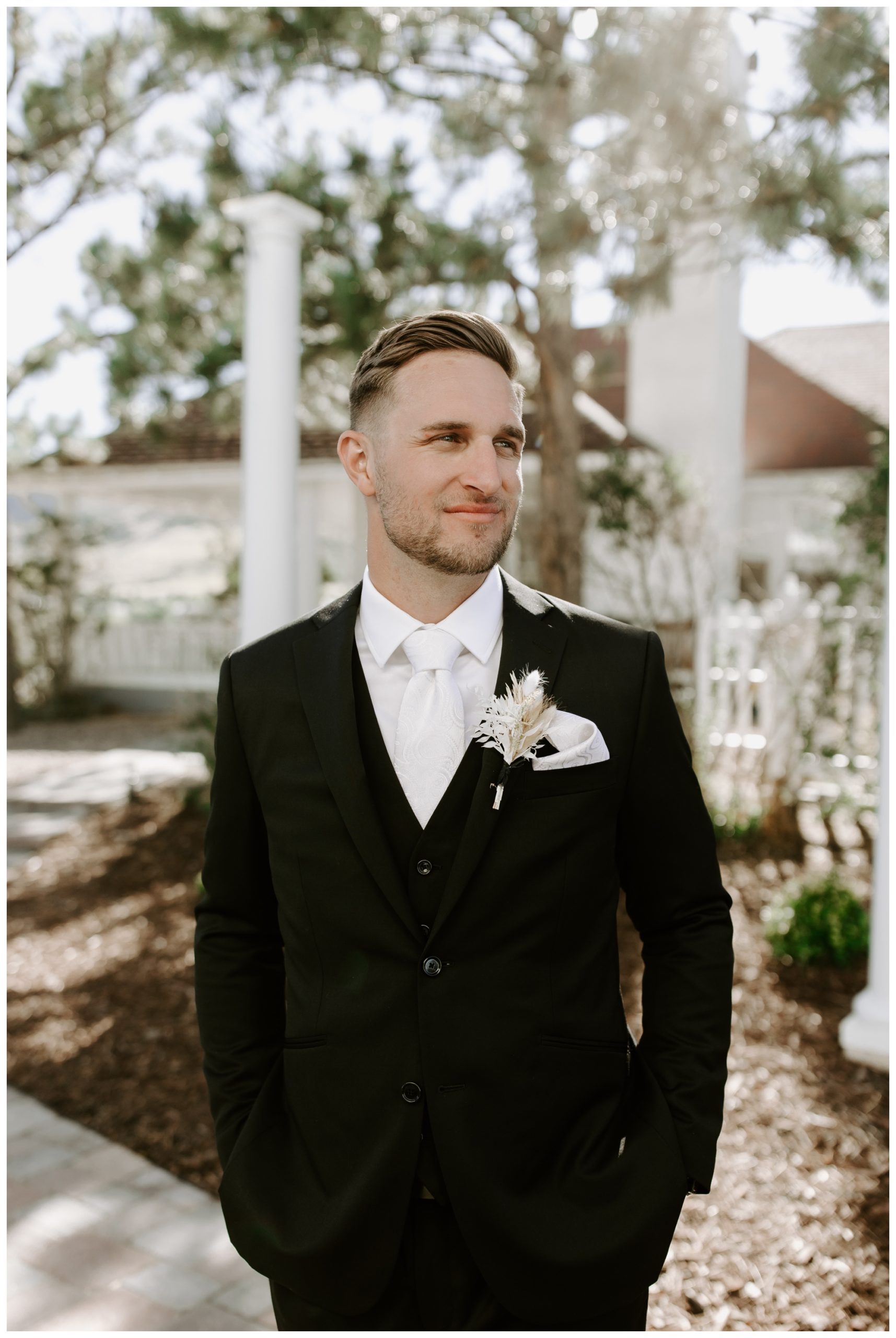 groom portraits
