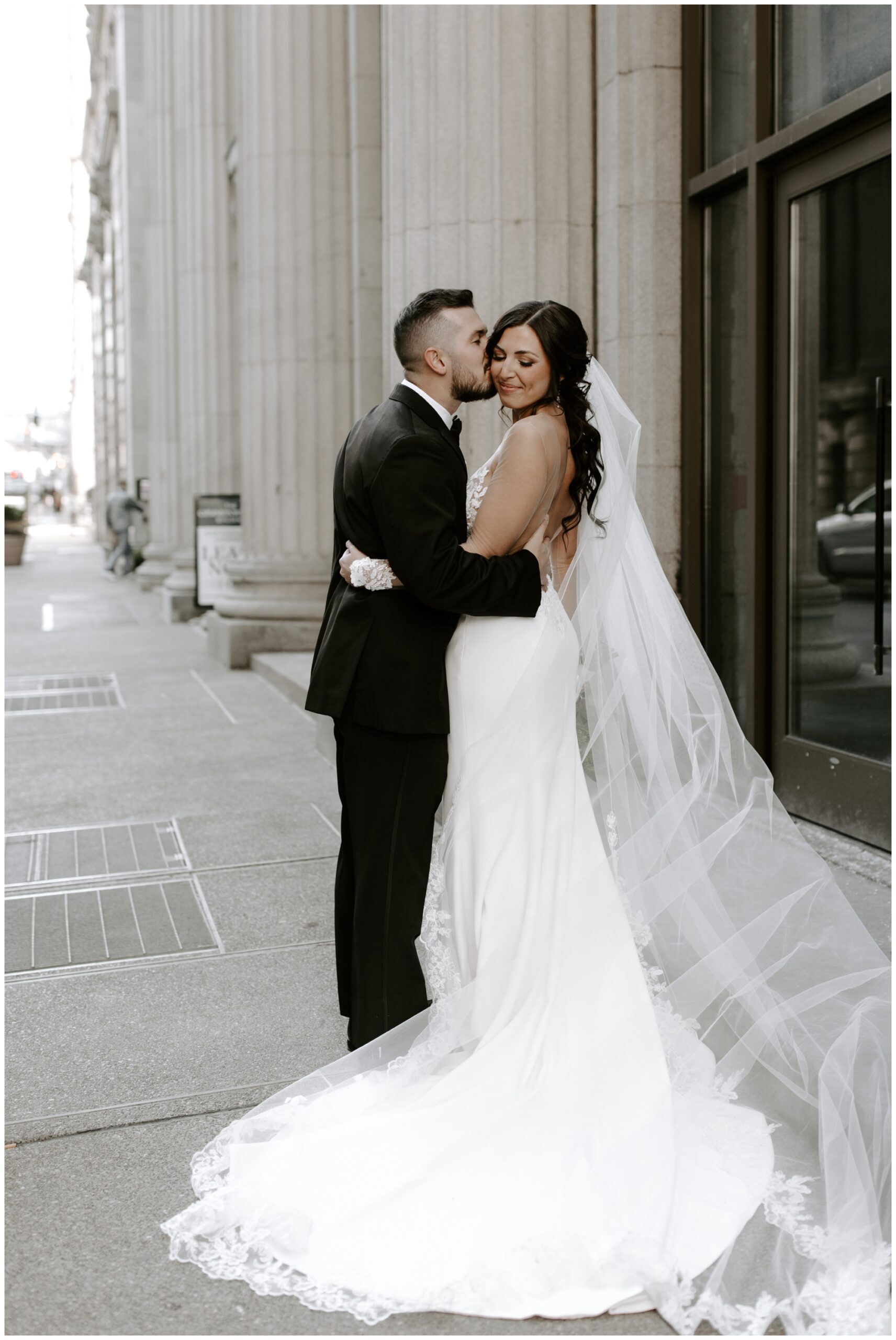 downtown Pittsburgh wedding portraits by Mariah Treiber Photography